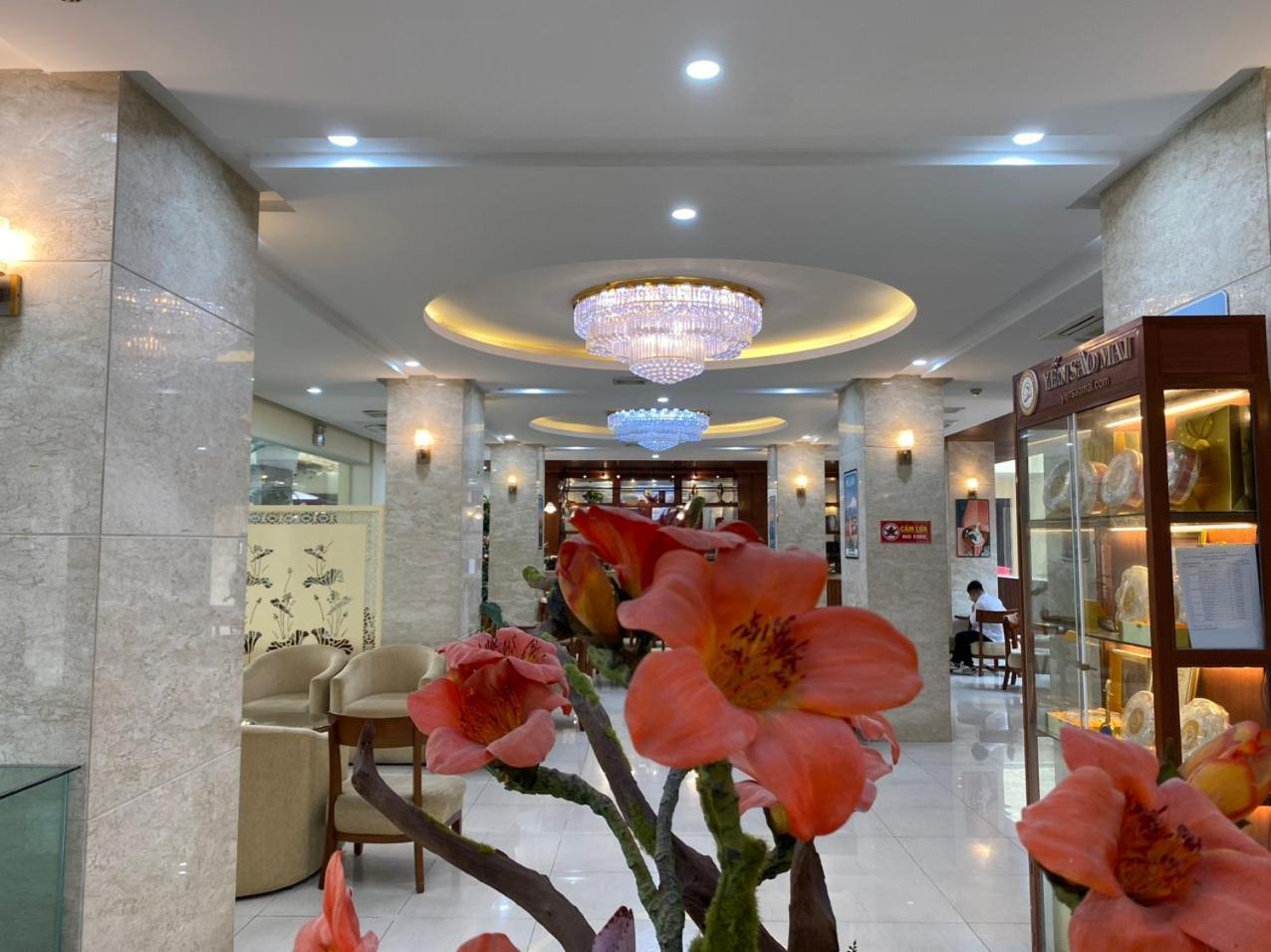 NguyẽN QuyèN Hotel Ανόι Εξωτερικό φωτογραφία
