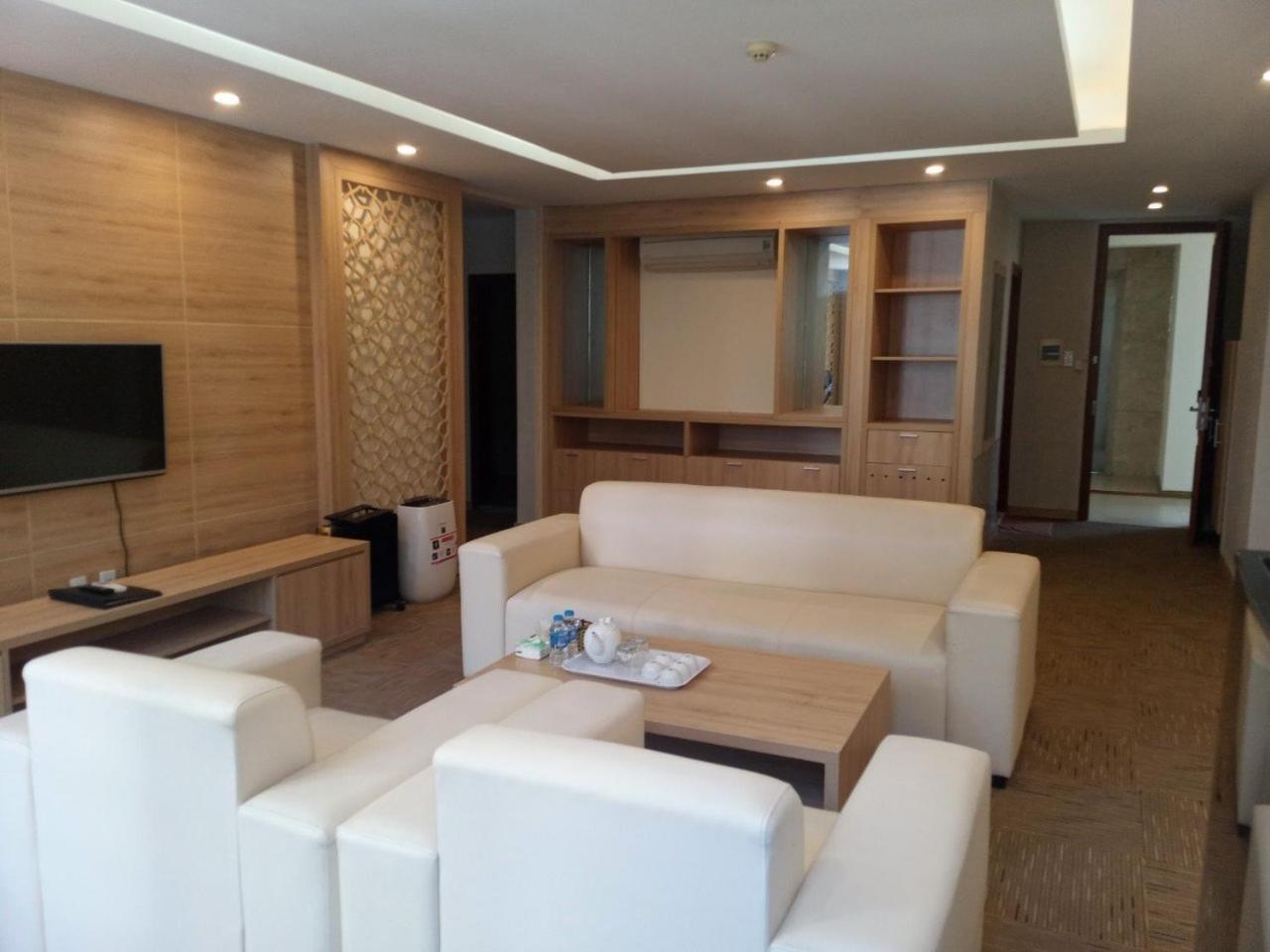 NguyẽN QuyèN Hotel Ανόι Εξωτερικό φωτογραφία